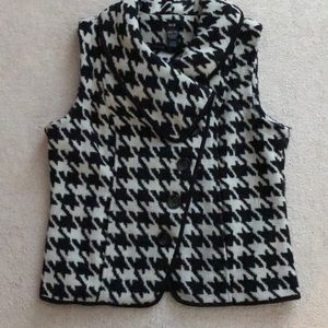 Black & white houndstooth vest size L